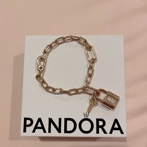 Rose Gold Pandora ME Small-Link Chain
Bracelet with Engravable Heart Tag Pendant